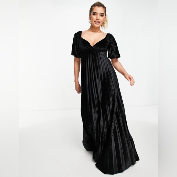 ASOS DESIGN twist back pleated empire waist velvet maxi dress in Black - Picture 3 of 14